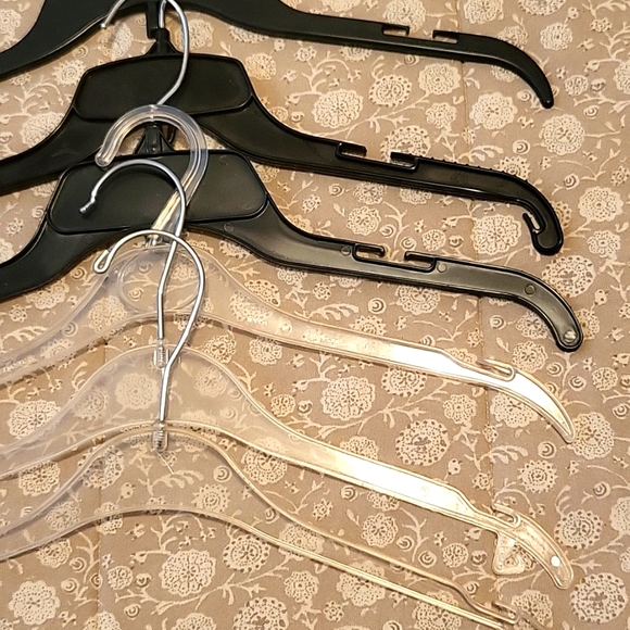 FLASH SALE! Get Organized! Set of 20 Jacket/Shirt/Dress Hangers, Black & Clear - Picture 5 of 5